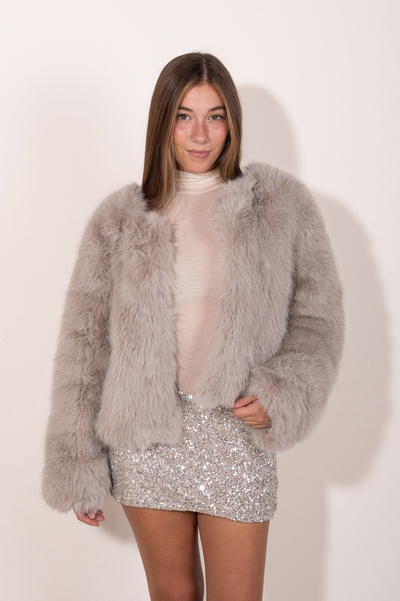 Abrigo de pelo beige mujer.  Abrigo de fiesta invierno