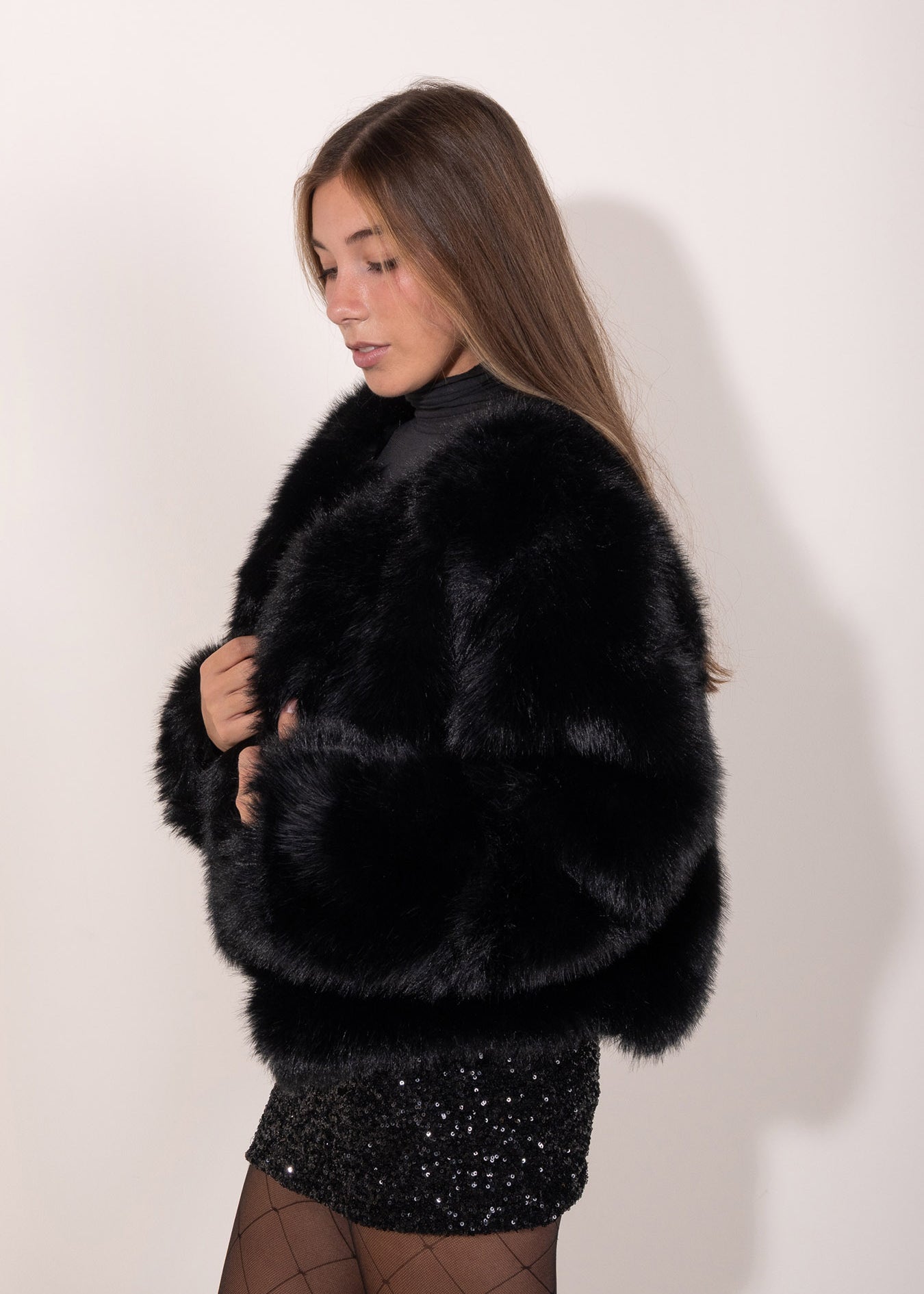 Abrigo de pelo negro mujer.  Abrigo de fiesta invierno