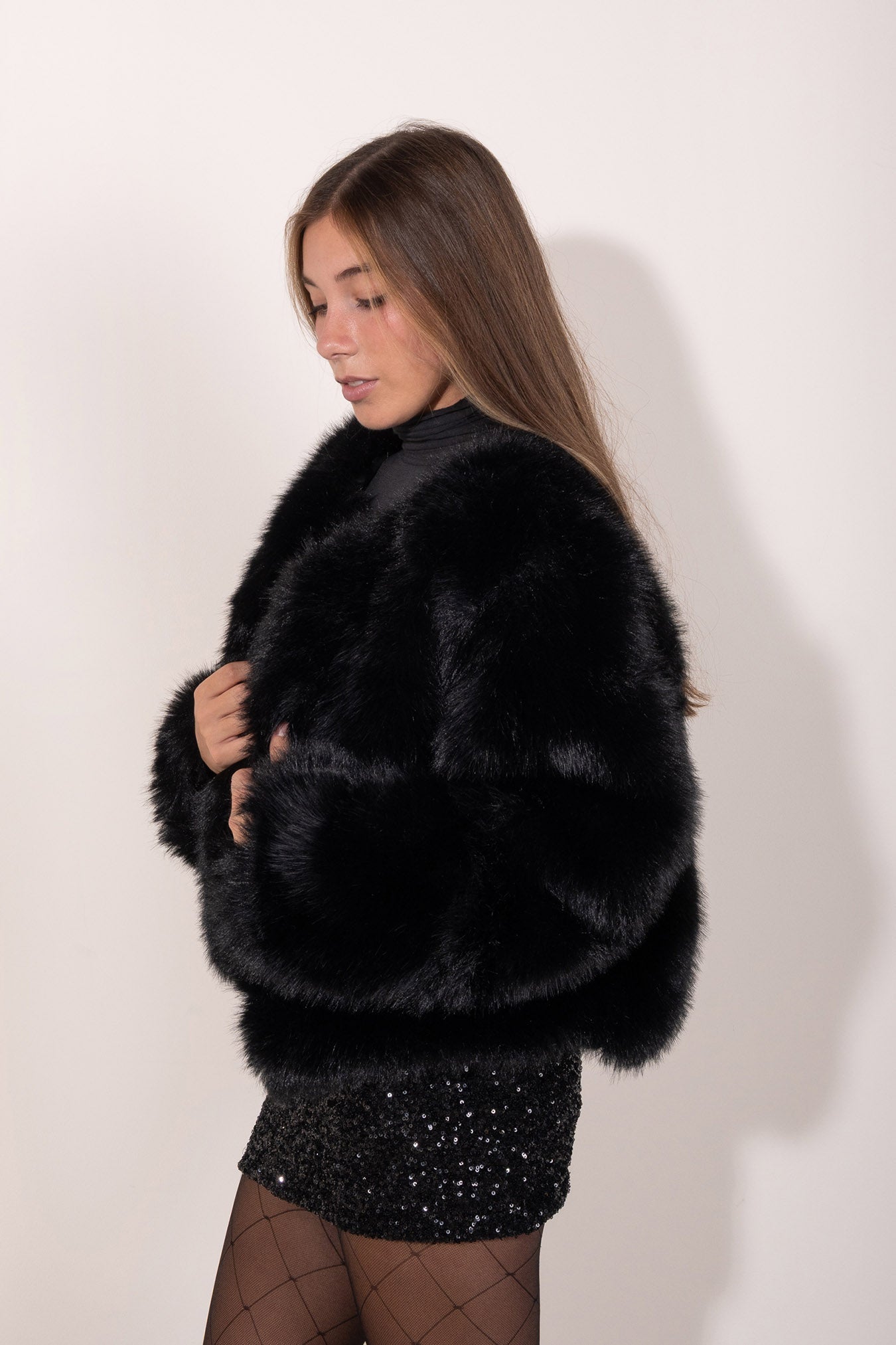 Abrigo de pelo negro mujer.  Abrigo de fiesta invierno