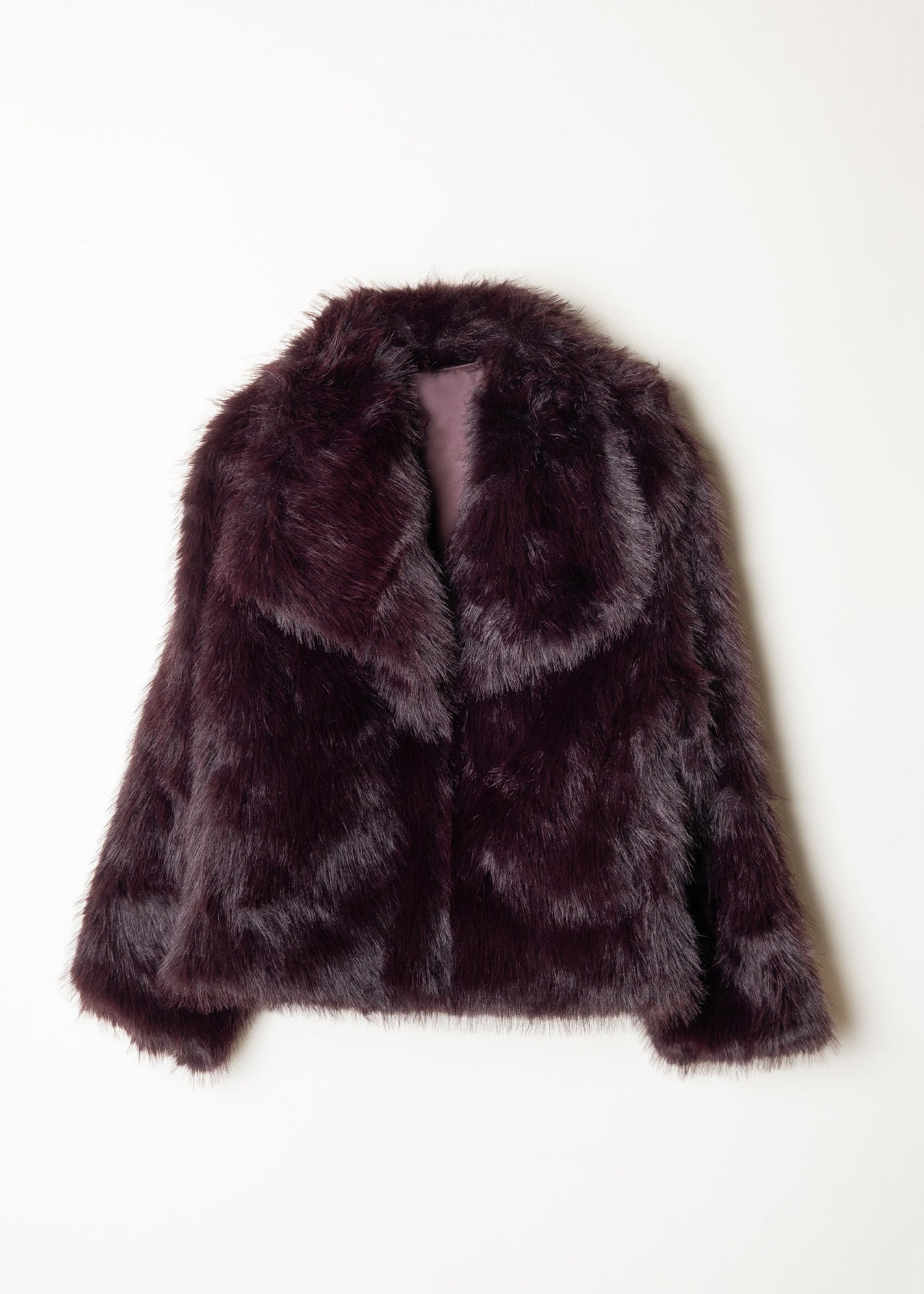 Abrigo de pelo burdeos mujer.  Abrigo de fiesta invierno