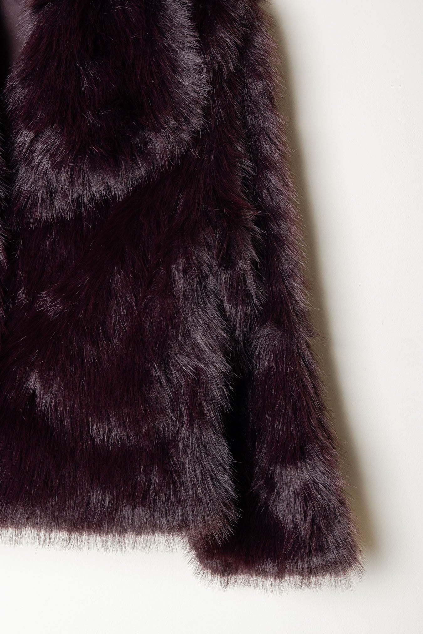 Abrigo de pelo burdeos mujer.  Abrigo de fiesta invierno