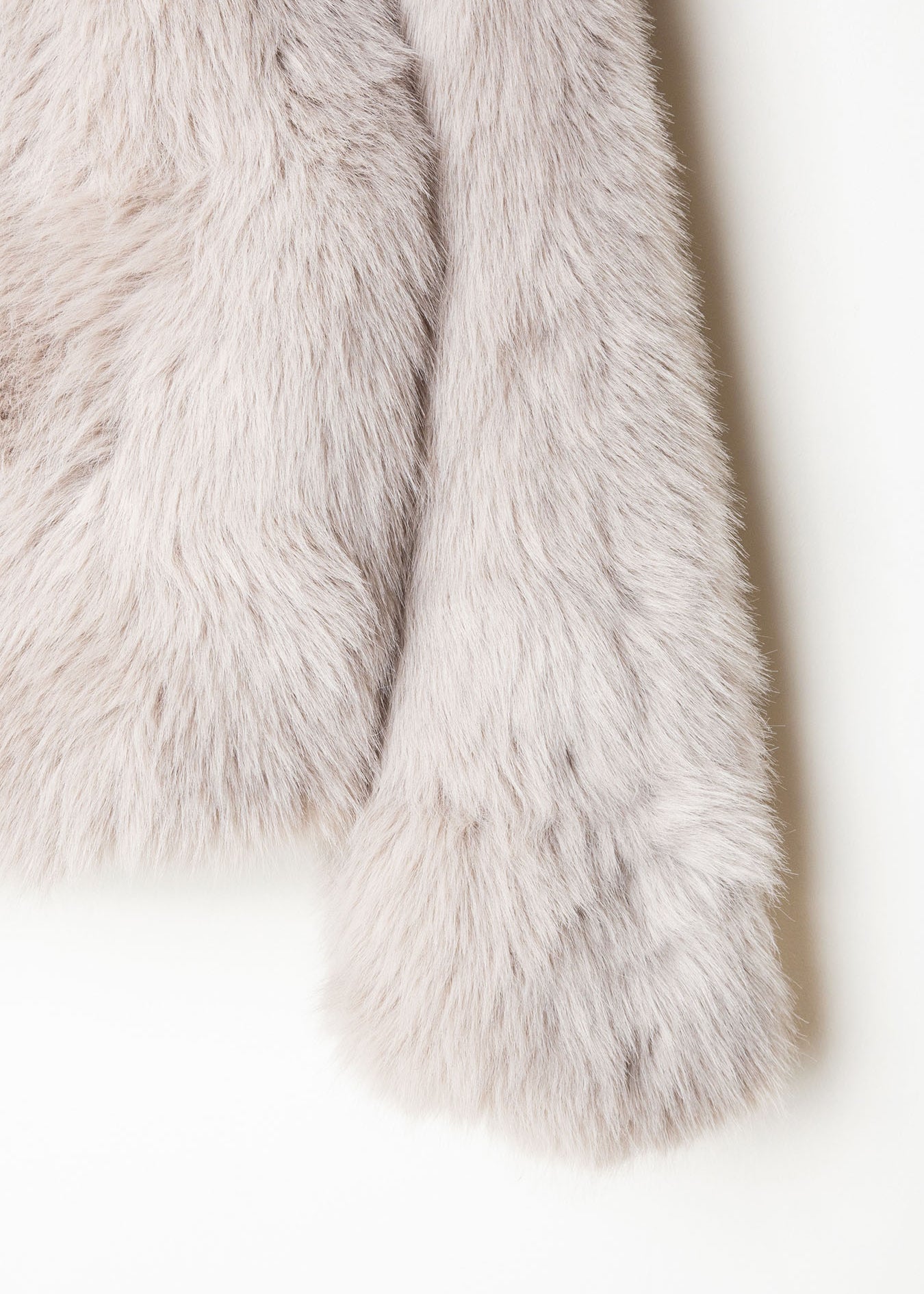 Abrigo de pelo beige mujer.  Abrigo de fiesta invierno