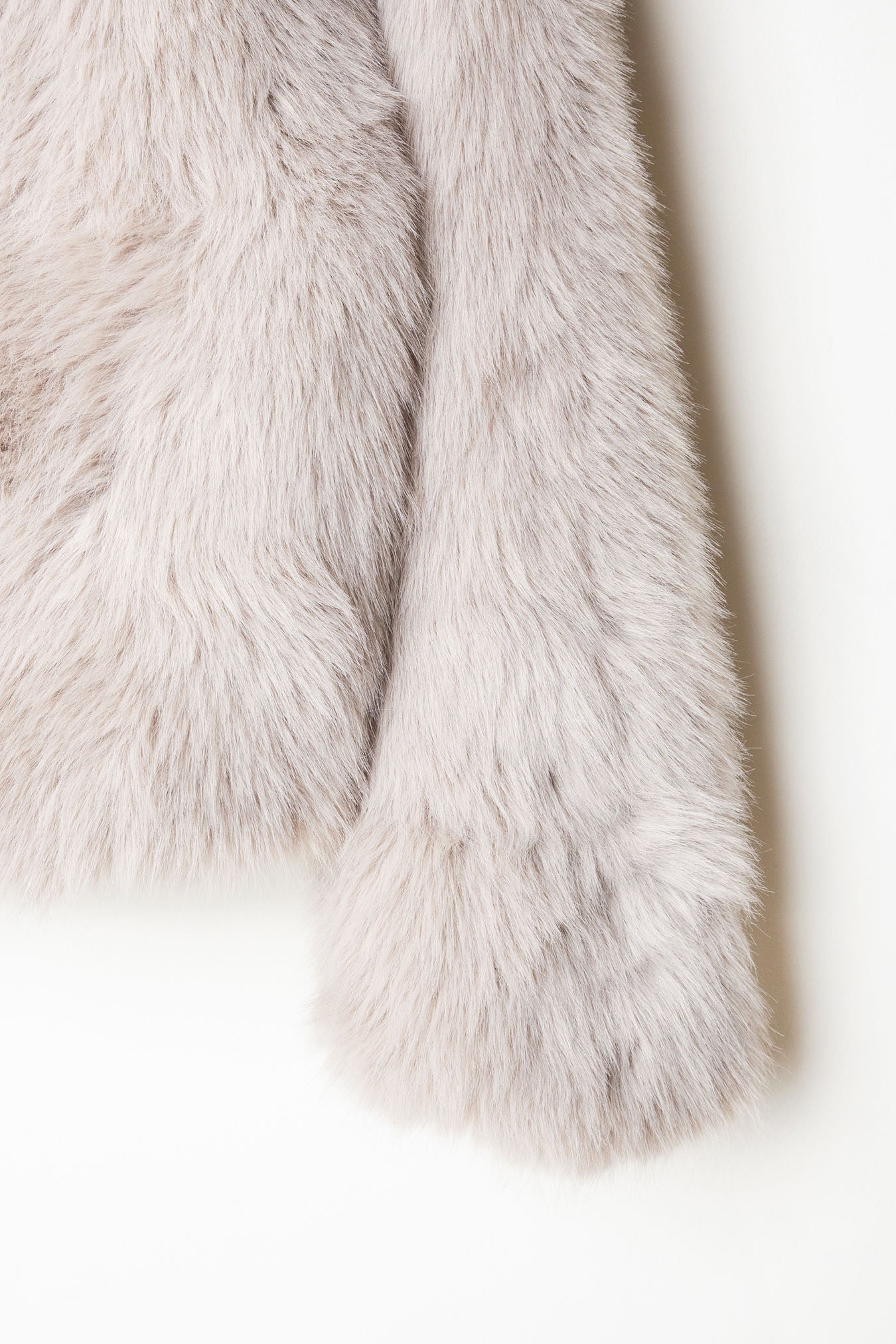 Abrigo de pelo beige mujer.  Abrigo de fiesta invierno