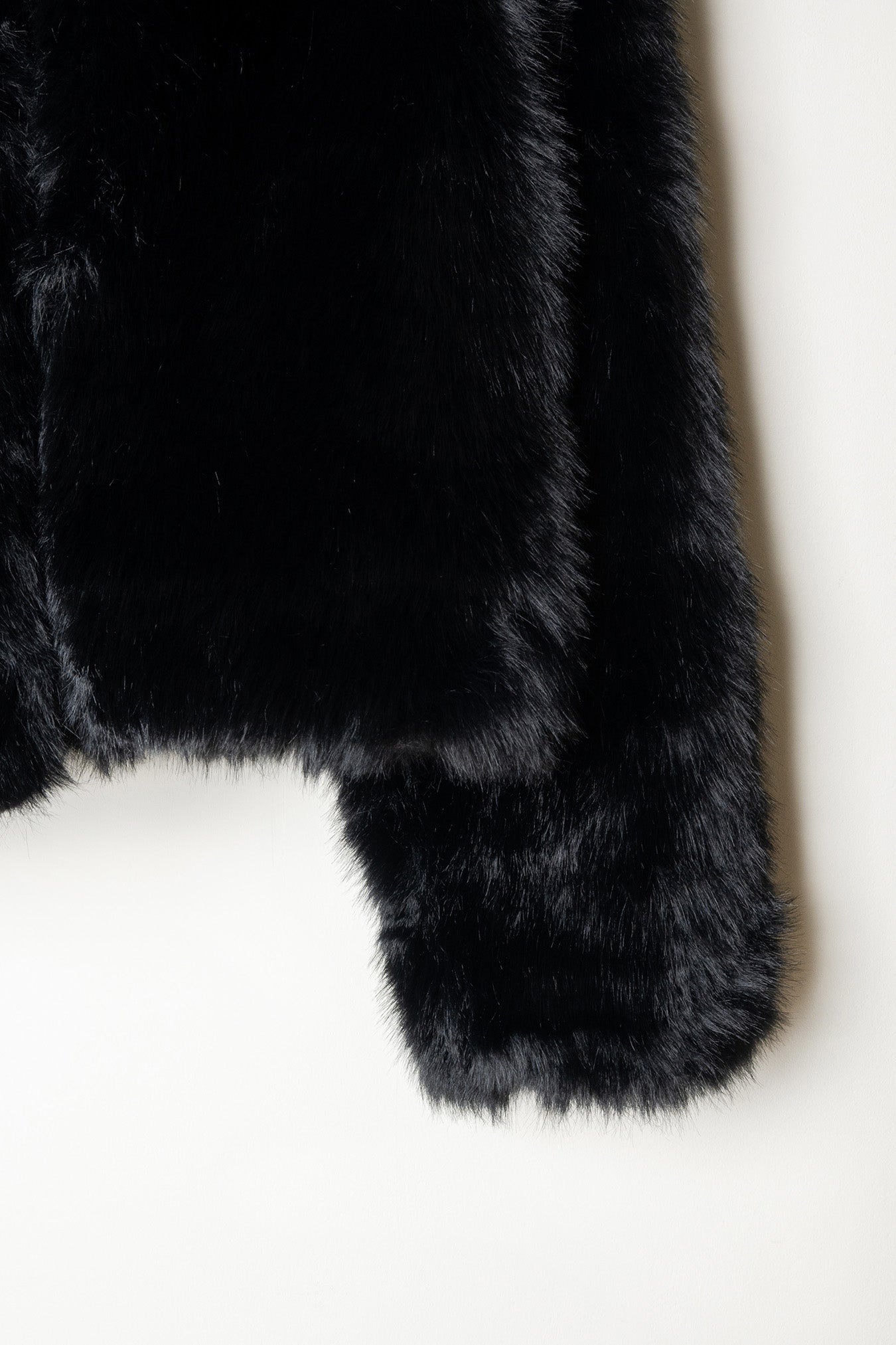 Abrigo de pelo negro mujer.  Abrigo de fiesta invierno