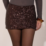 Minifalda de lentejuelas marrones, skort: una prenda versátil que combina el glamour de una minifalda con la comodidad de un short.  Perfecto para salidas nocturnas, fiestas o eventos especiales.