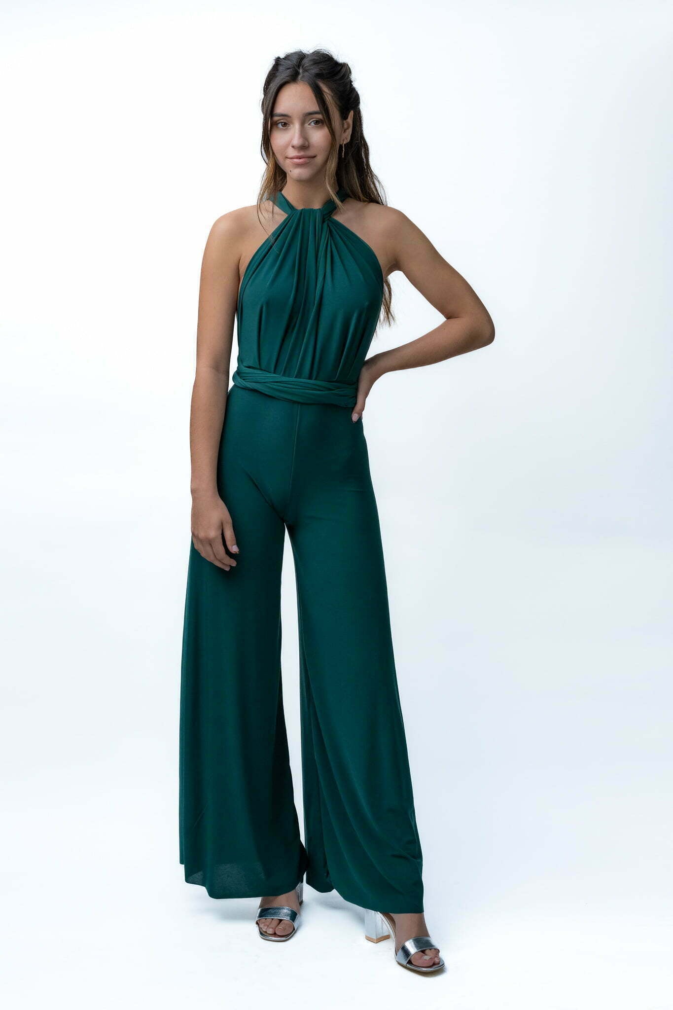 Green jumpsuit pants portada