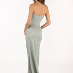 Vista posterior del vestido Isabella salvia, ideal para eventos especiales.