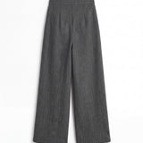Pantalón gris de punto de espiga con corte holgado para mujer, mostrado de espaldas sobre fondo blanco neutro.