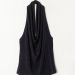 Top negro con escote drapeado tipo halter, estilo elegante y femenino