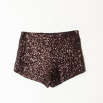 Parte trasera del mini short marrón de lentejuelas con cintura elástica y forro interior