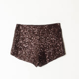 Parte trasera del mini short marrón de lentejuelas con cintura elástica y forro interior
