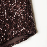 Detalle de Mini short marrón de lentejuelas con cintura elástica y forro interior