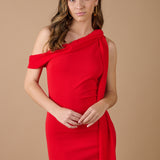 Vestido rojo largo asimétrico con detalle de pañuelo en el hombro, sofisticado y elegante para invitadas - Closet.bcn