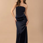 Vestido largo azul marino palabra de honor con drapeado en la cintura, elegante y sofisticado para eventos y bodas - Closet.bcn