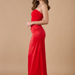  Espalda del vestido rojo sin tirantes con ajuste ceñido y caída fluida, perfecto para bodas y celebraciones - Closet.bcn