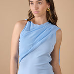  Vestido largo azul celeste asimétrico con detalle de pañuelo en el hombro y ajuste ceñido, ideal para invitadas elegantes y eventos especiales - Closet.bcn