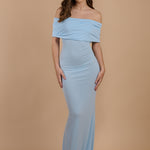 Vestido largo azul celeste con escote bardot drapeado y espalda descubierta, perfecto para invitadas elegantes - Closet.bcn