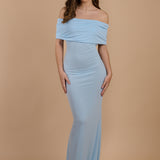 Vestido largo azul celeste con escote bardot drapeado y espalda descubierta, perfecto para invitadas elegantes - Closet.bcn