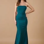 Vestido largo verde sin tirantes, diseño elegante y sofisticado para invitadas de boda y eventos especiales - Closet.bcn