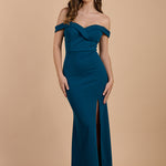 Vestido largo azul petróleo con escote bardot y abertura lateral, ideal para invitadas de boda y eventos elegantes - Closet.bcn