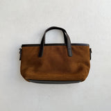 Bolso de mano de ante marrón, otra vista