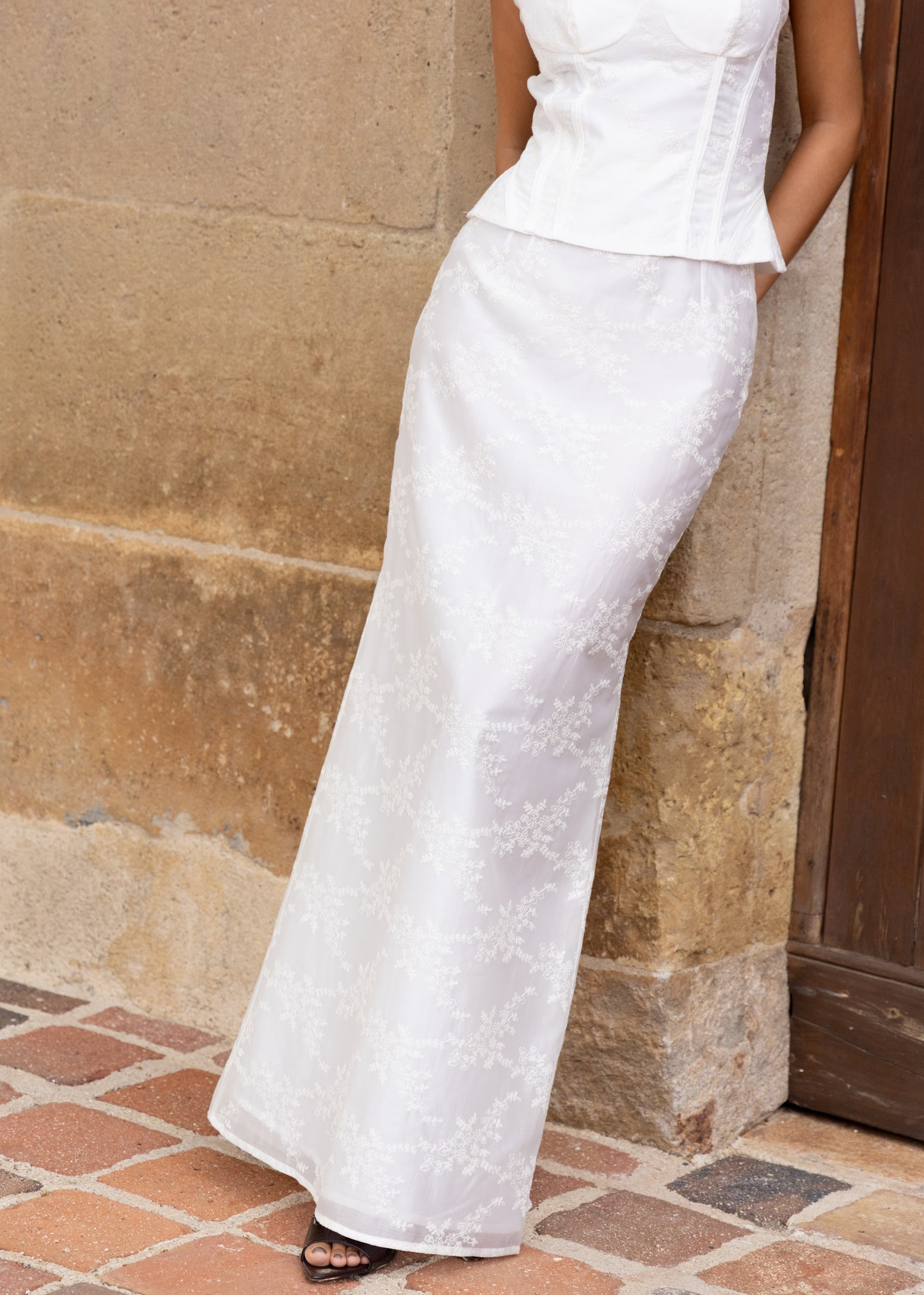 Falda Liana Blanca, falda de invitada de boda en bambula bordada, otoño 2026 - vista 1