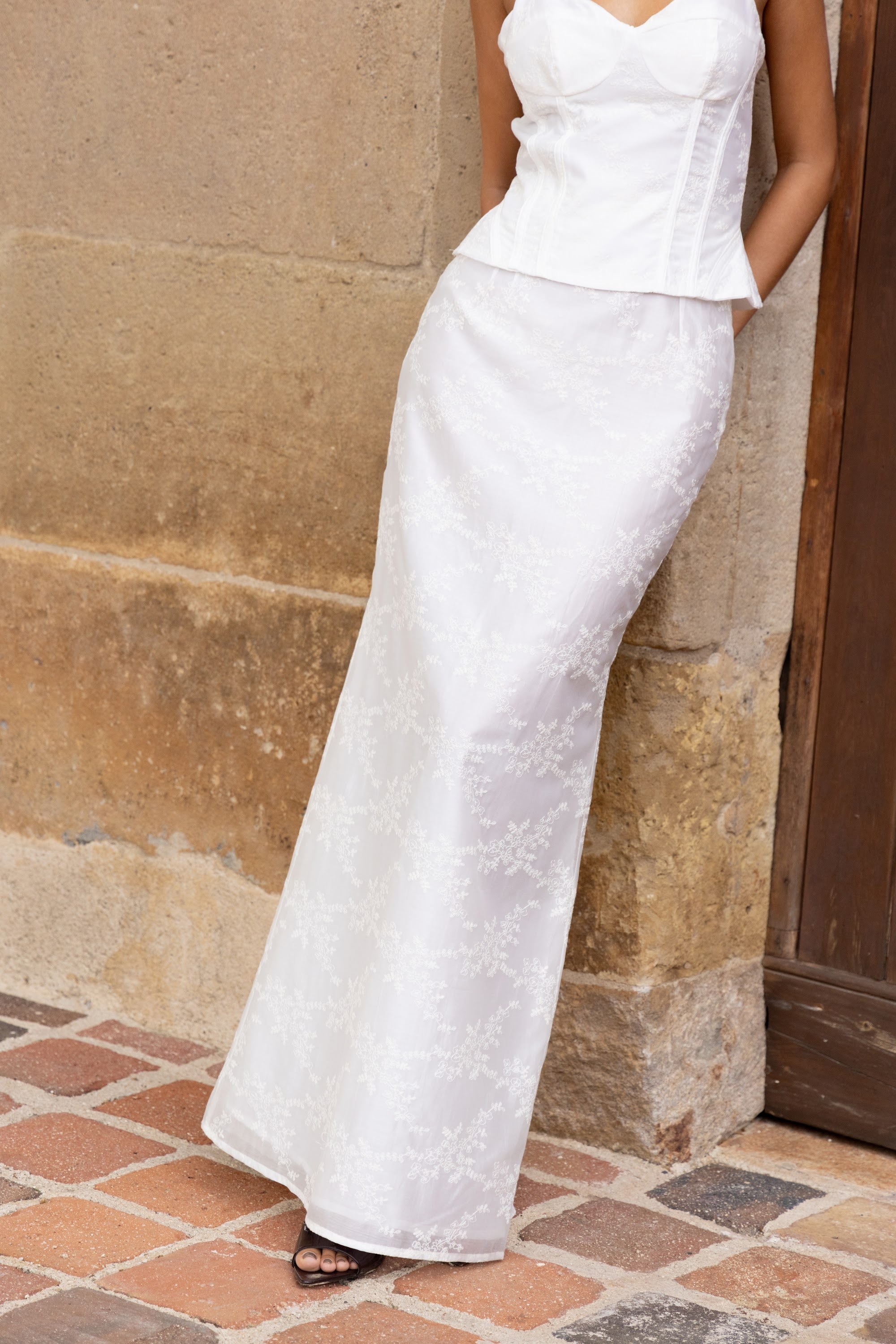 Falda Liana Blanca, falda de invitada de boda en bambula bordada, otoño 2026 - vista 1