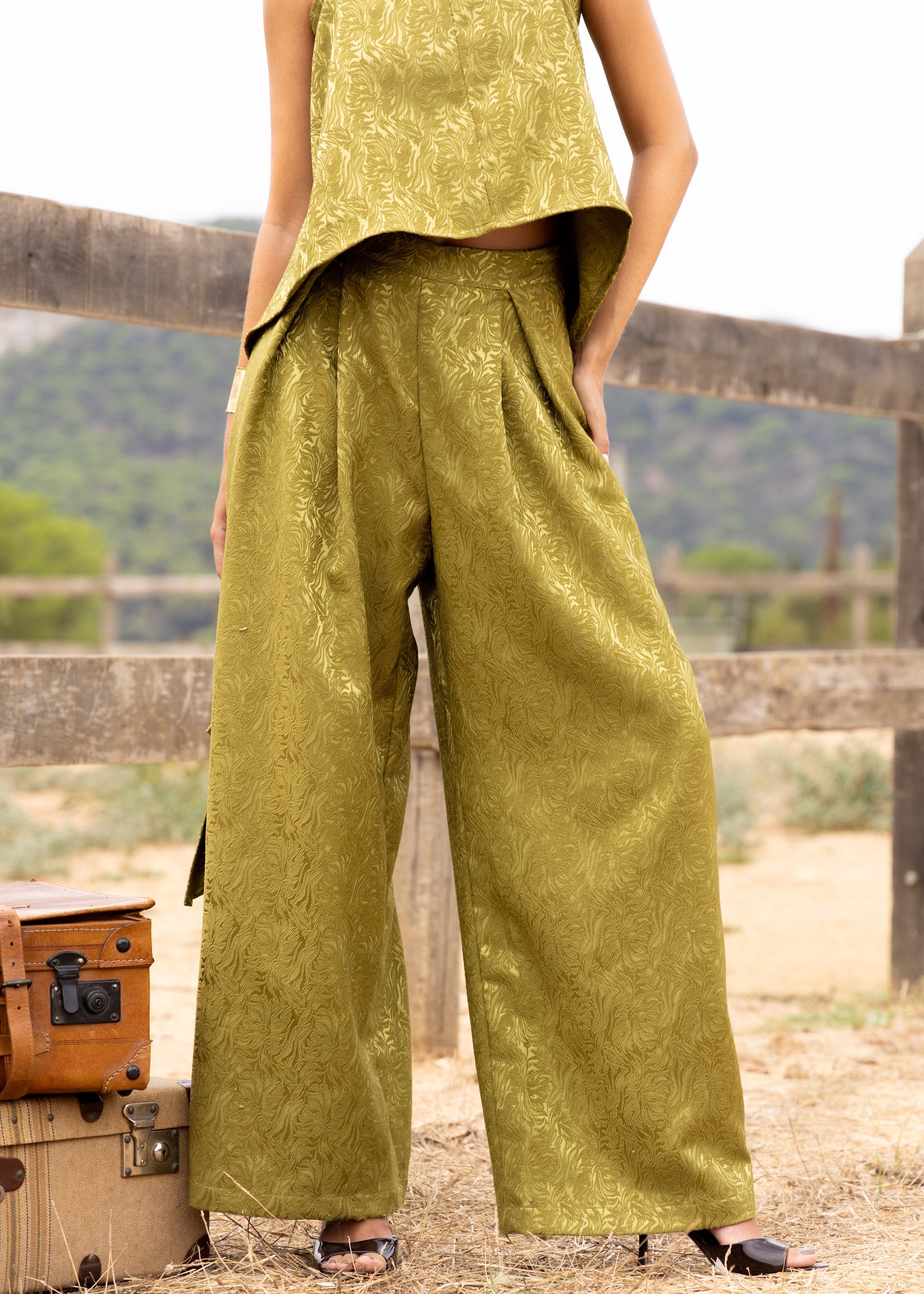 Pantalón Mara Verde, pantalón de invitada de boda en tejido jaquard con brillo, otoño 2026 - vista 1
