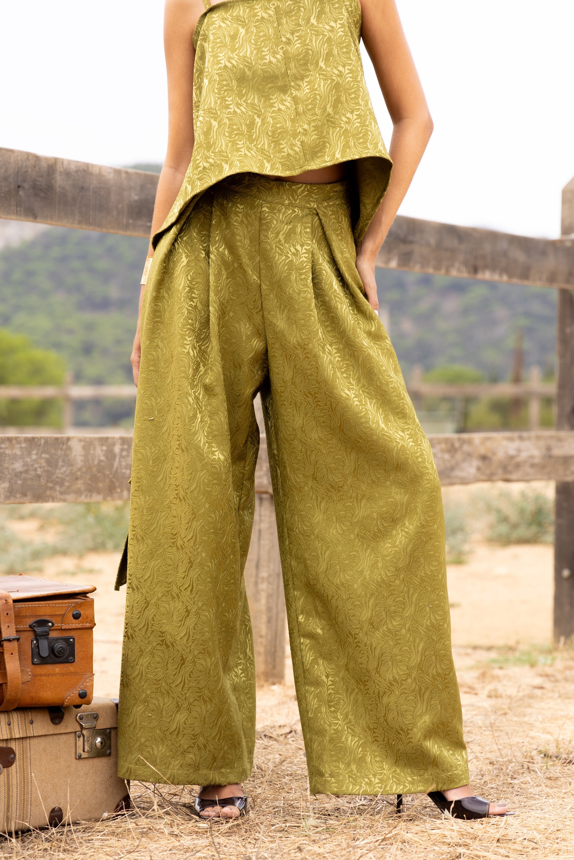 Pantalón Mara Verde, pantalón de invitada de boda en tejido jaquard con brillo, otoño 2026 - vista 1