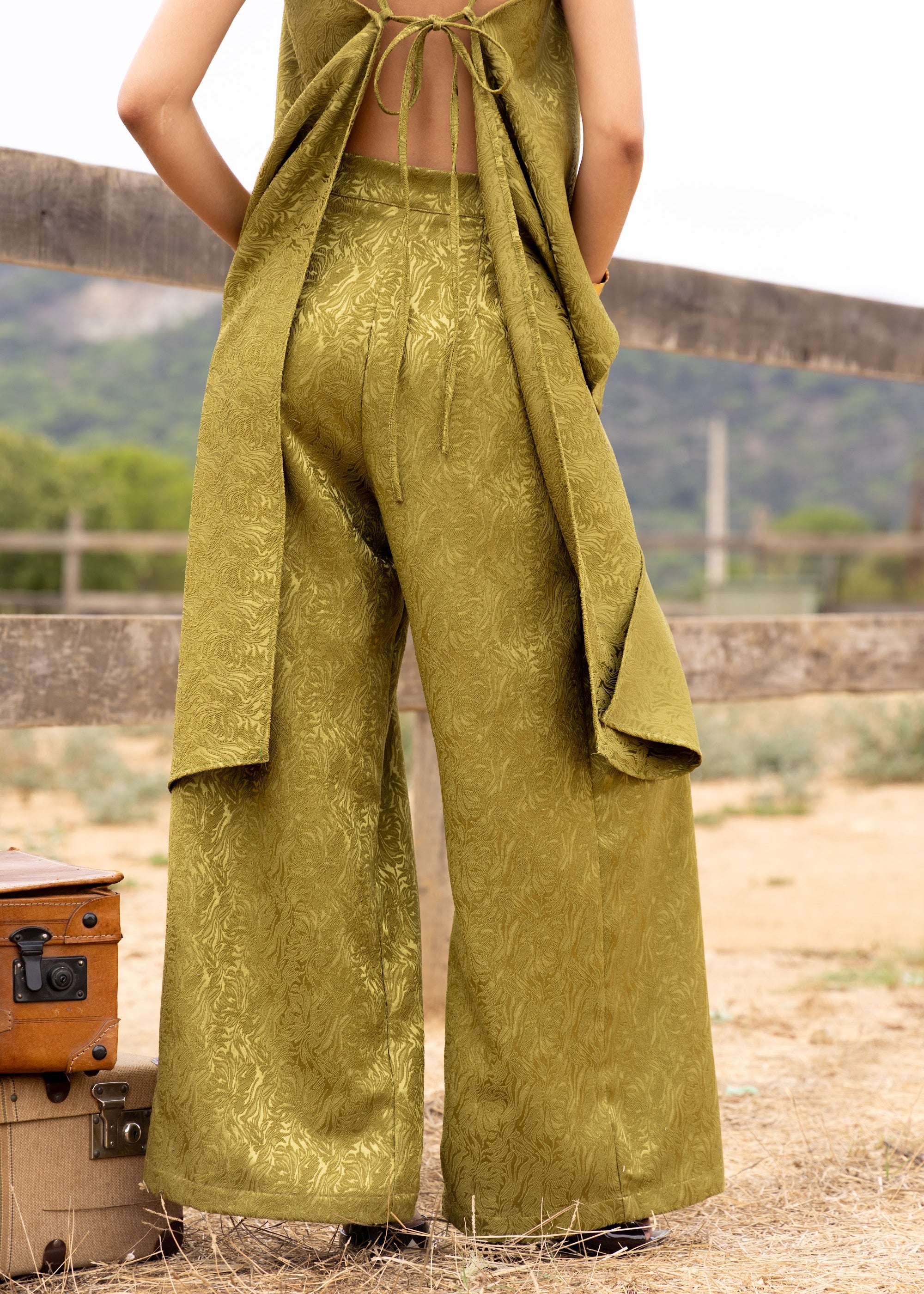 Pantalón Mara Verde, pantalón de invitada de boda en tejido jaquard con brillo, otoño 2026 - vista 2