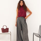 Pantalón Aki de punto espiga gris para mujer, vista frontal – hecho a mano en Barcelona por closet BCN