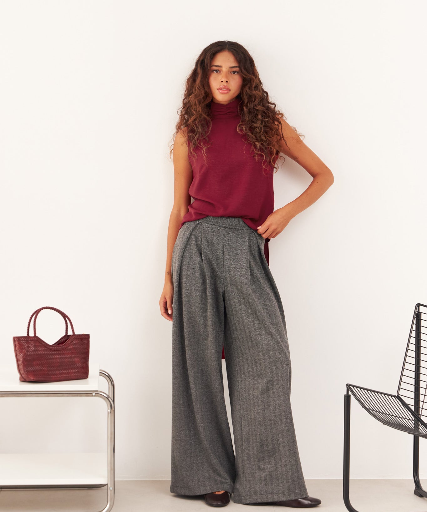 Pantalón Aki de punto espiga gris para mujer, vista frontal – hecho a mano en Barcelona por closet BCN