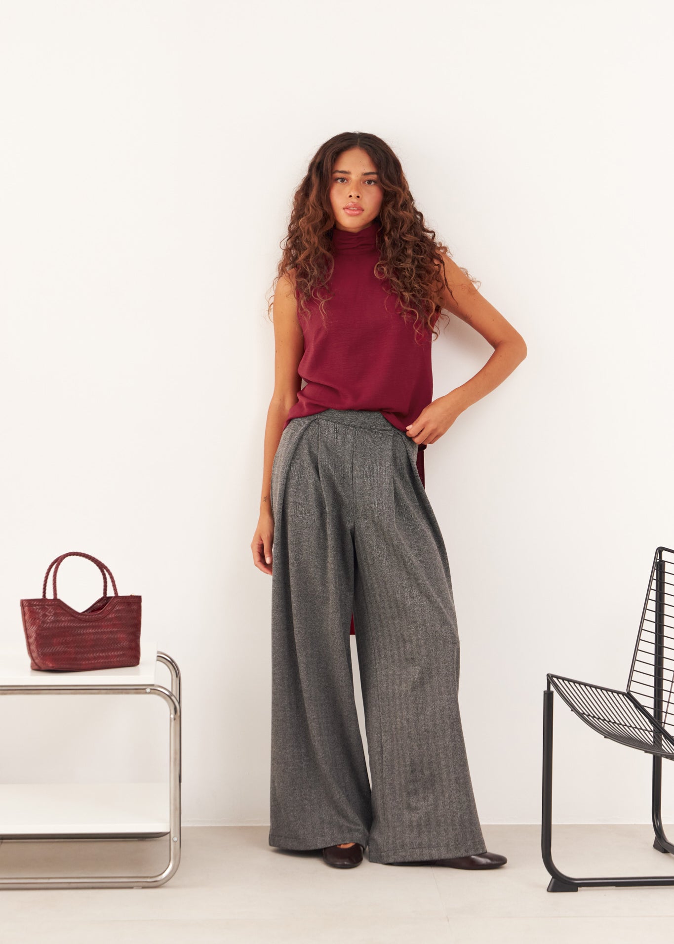 Pantalón Aki de punto espiga gris para mujer, vista frontal – hecho a mano en Barcelona por closet BCN