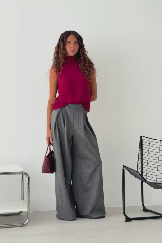 Vídeo del pantalón Aki de punto espiga gris en movimiento