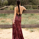 Vestido Sienna, vestido largo marrón/granate de invitada de boda en raso estampado, otoño 2026 - vista 2