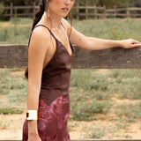 Vestido Sienna, vestido largo marrón/granate de invitada de boda en raso estampado, otoño 2026 - vista 3