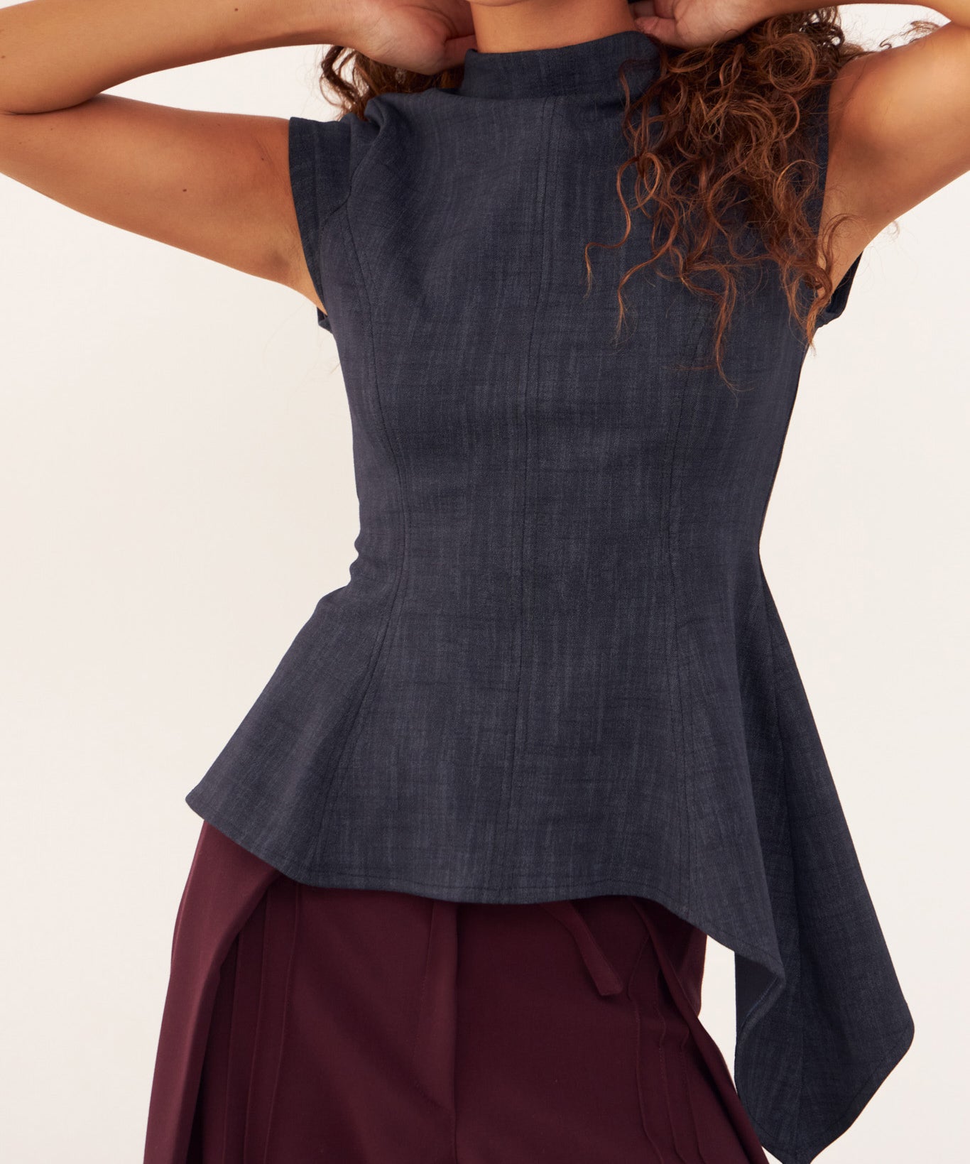 Top Eri efecto denim para mujer, vista frontal – hecho a mano en Barcelona por closet BCN