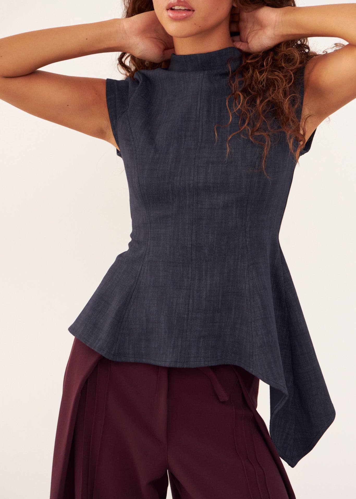 Top Eri efecto denim para mujer, vista frontal – hecho a mano en Barcelona por closet BCN