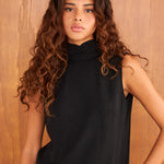 Top Kuro negro de gasa con textura para mujer, vista frontal – hecho a mano en Barcelona por closet BCN
