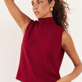Top Kuro rojo de gasa con textura para mujer, vista frontal – hecho a mano en Barcelona por closet BCN