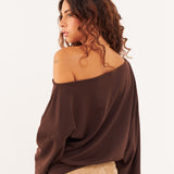 Look de otoño de closet BCN con el top Kala marrón de modal
