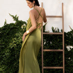 Vestido Adei Verde, vestido largo de invitada de boda en gasa bielástica, otoño 2026 - vista 2