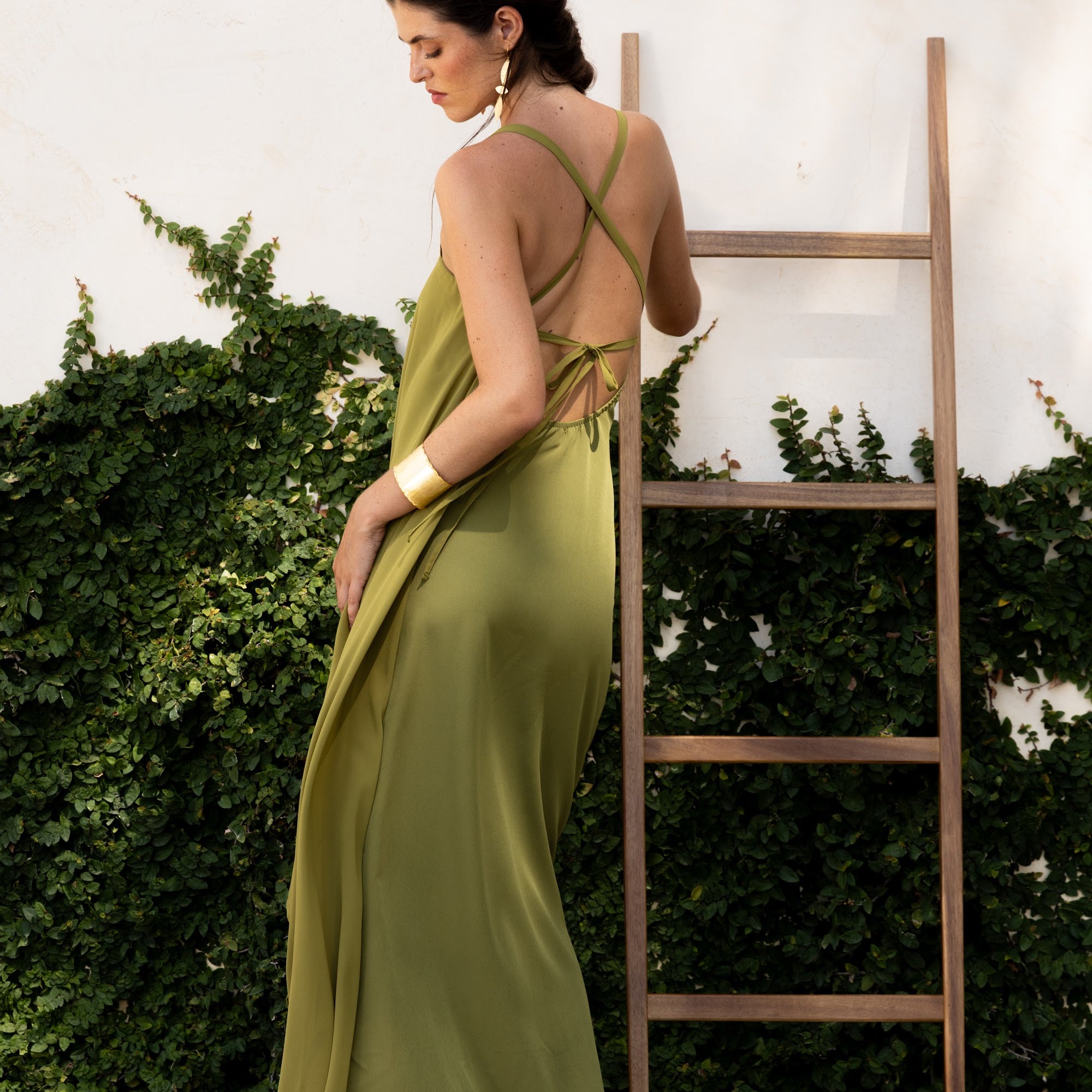 Vestido Adei Verde, vestido largo de invitada de boda en gasa bielástica, otoño 2026 - vista 2